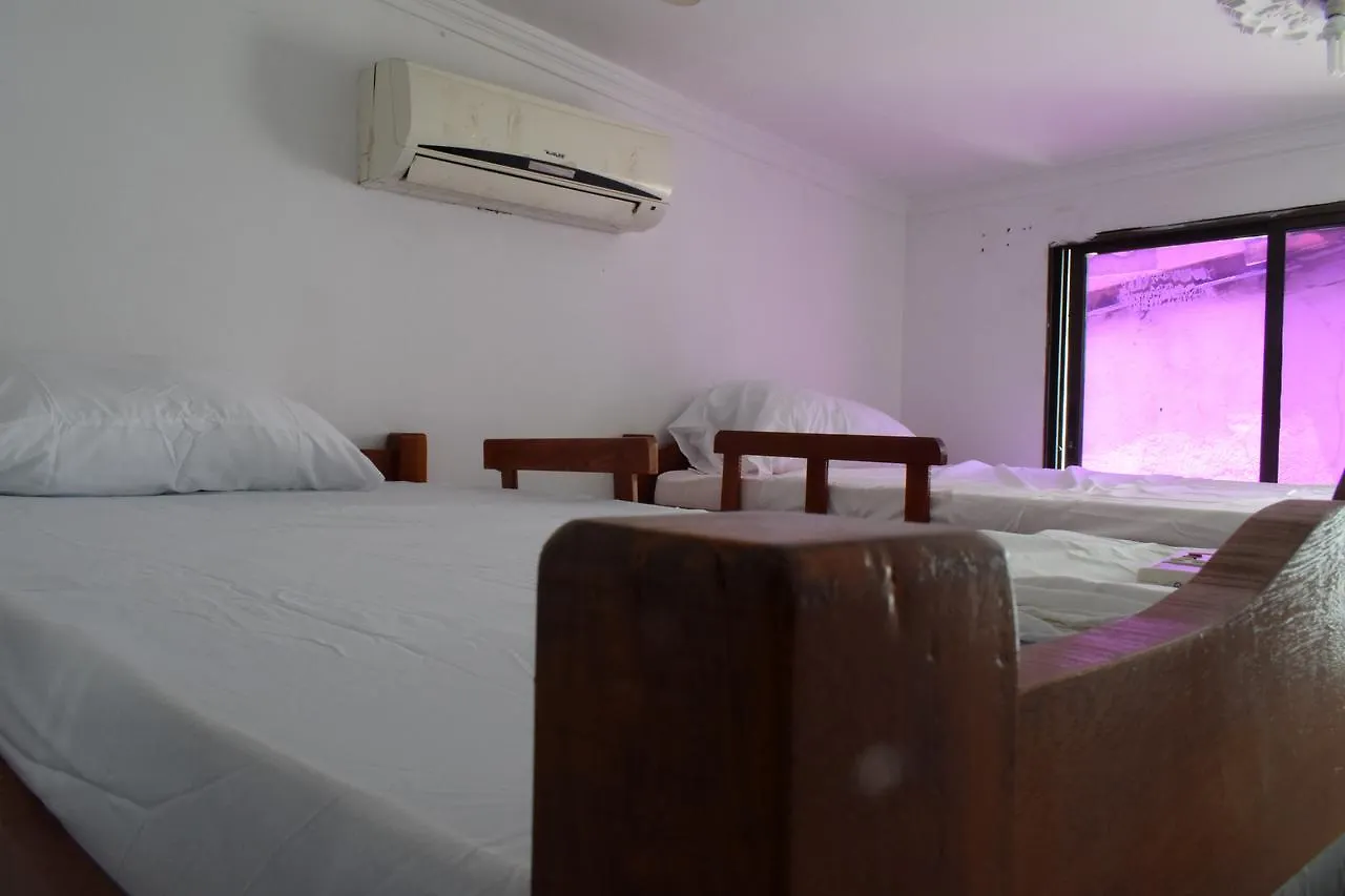 The Three Dog'S House Manga Vandrehjem Cartagena 0*,