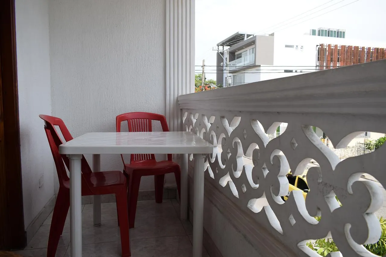 The Three Dog'S House Manga Vandrehjem Cartagena