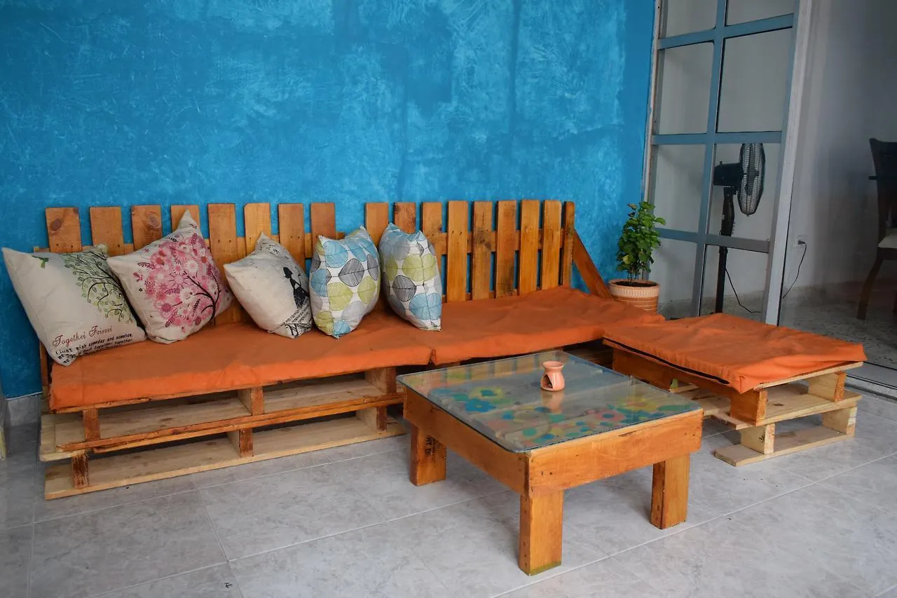 The Three Dog'S House Manga Vandrehjem Cartagena